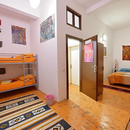 Mi Casa es Tu Casa - Shkodra Backpackers Hostel Bagian luar foto