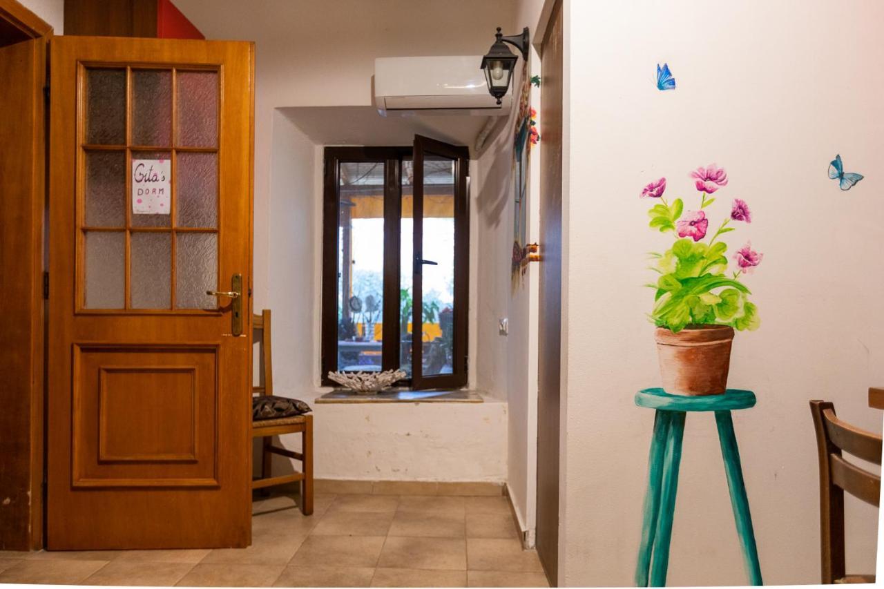 Mi Casa es Tu Casa - Shkodra Backpackers Hostel Bagian luar foto
