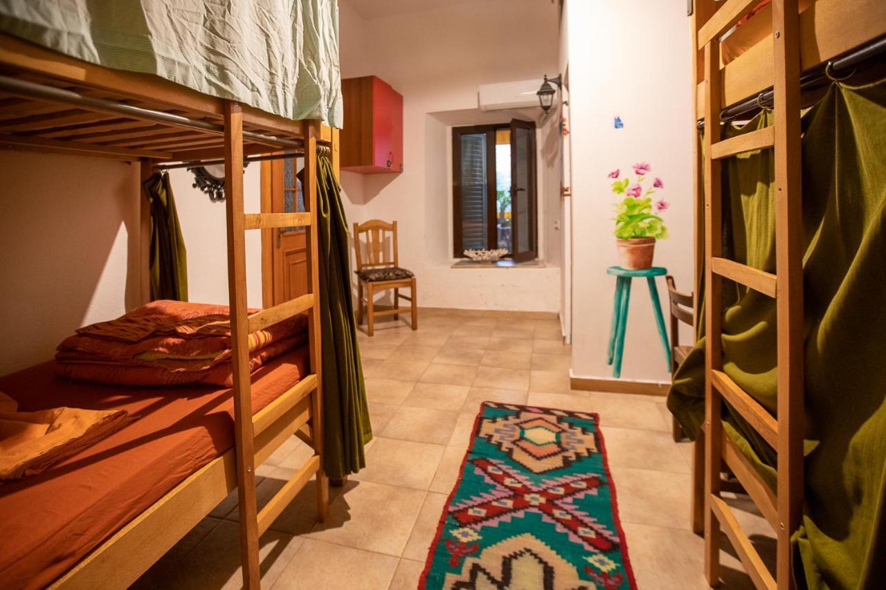 Mi Casa es Tu Casa - Shkodra Backpackers Hostel Bagian luar foto