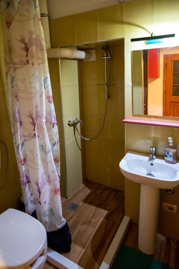 Mi Casa es Tu Casa - Shkodra Backpackers Hostel Bagian luar foto